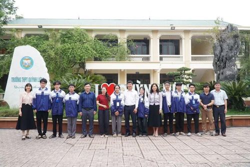 Thầy trò Trường THPT Quỳnh Lưu (xã Quỳnh Lưu) - ngôi trường có nhiều thủ khoa, á khoa của tỉnh Nghệ An tại Kỳ thi tốt nghiệp THPT 2026.