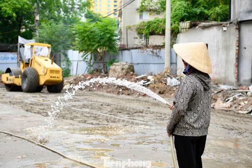 Trao đổi với phóng viên, nhiều người dân bày tỏ vui mừng khi dự án sau nhiều năm “đắp chiếu” đã được khởi động trở lại. Không ít ý kiến kỳ vọng, với cách làm quyết liệt hiện nay, dự án sẽ về đích đúng tiến độ, chấm dứt cảnh dang dở kéo dài.
