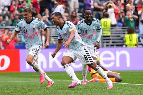 Người hùng Tielemans (8) ghi 2 bàn trong chiến thắng ngược dòng không tưởng của Bỉ.