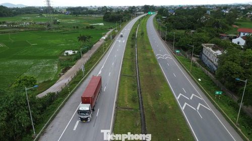 Các phương tiện di chuyển trên tuyến cao tốc Hà Nội - Thái Nguyên.