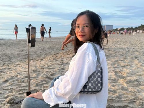 "Mỗi lần nhìn ngắm và ghi lại khoảnh khắc bình minh đều mang lại cảm giác khác nhau. Mình không chỉ muốn có một bức ảnh đẹp mà còn muốn tận hưởng không khí trong lành và cảm giác bắt đầu một ngày mới thật tích cực”, bạn Vũ Thị Thao chia sẻ. Ảnh: Yến Nhi