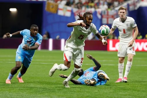 Tuchel đã sai khi tin tưởng tuyệt đối vào Spence?