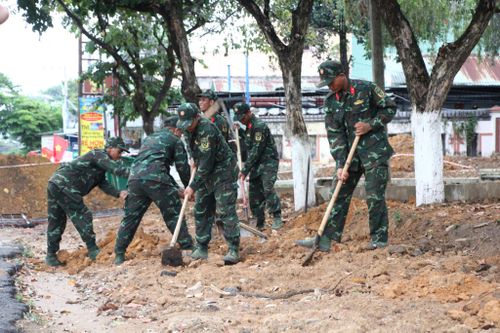 Từ các manh mối, tài liệu có được, các chiến sĩ đội K53 vẫn đang ngày đêm tìm kiếm hài cốt liệt sĩ tại đường Trường Chinh, phường Đăk Cấm.