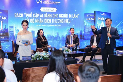 GS.TSKH Phan Xuân Dũng - Chủ tịch Liên hiệp các hội Khoa học và Kỹ thuật Việt Nam nhận định cuốn sách thể hiện rõ tinh thần "Bình dân học vụ số"