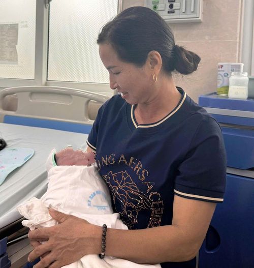 Hiện sức khỏe của mẹ và bé đều ổn định. Ảnh: BVCC