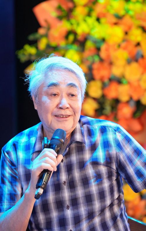 NSND Quang Thọ nói vinh dự được mời biểu diễn trong liveshow của Khánh Ly. 