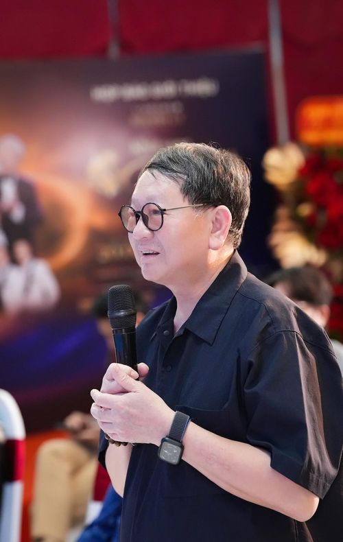 Thiếu tướng, nhạc sĩ Đức Trịnh. 
