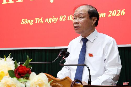 Bí thư Đảng ủy, Chủ tịch HĐND phường Sông Trí Nguyễn Hoài Sơn khai mạc kỳ họp.