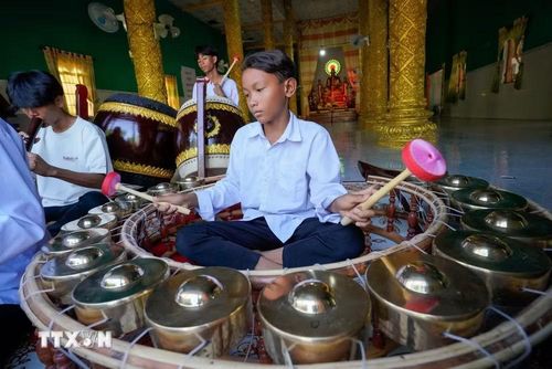 Tên gọi "Ngũ âm" xuất phát từ cấu trúc của dàn nhạc, được hợp thành bởi 5 bộ nhạc cụ làm từ 5 loại chất liệu khác nhau, tạo nên 5 âm sắc đặc trưng đại diện cho triết lý âm dương-ngũ hành. (Ảnh: Khánh Hòa/TTXVN)