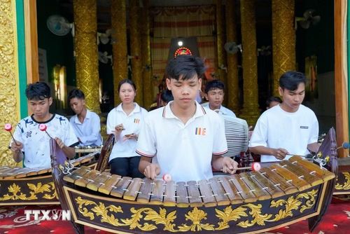 Tên gọi "Ngũ âm" xuất phát từ cấu trúc của dàn nhạc, được hợp thành bởi 5 bộ nhạc cụ làm từ 5 loại chất liệu khác nhau, tạo nên 5 âm sắc đặc trưng đại diện cho triết lý âm dương-ngũ hành. (Ảnh: Khánh Hòa/TTXVN)