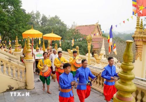 Các điệu múa truyền thống của đồng bào Khmer là một phần di sản văn hóa đặc sắc, được gìn giữ và trao truyền qua nhiều thế hệ, góp phần bảo tồn bản sắc dân tộc và làm phong phú kho tàng văn hóa Việt Nam. (Ảnh: Khánh Hòa/TTXVN)