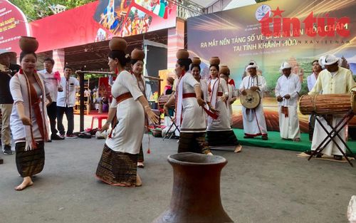 Người có uy tin không chỉ góp phần bảo tồn văn hóa, mà còn khéo léo đưa văn hóa trở thành nhịp cầu phát triển du lịch.