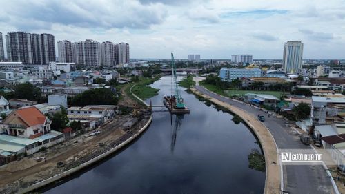Kênh Tham Lương, một trong những con kênh ô nhiễm nhất thành phố đang được xây dựng cải tạo thành 1 trong những tuyến đường kênh đẹp nhất thành phố.