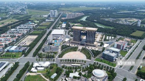 Năm 2025, Tp.HCM sát nhập thêm tỉnh Bình Dương và Bà Rịa Vũng Tàu, diện tích thành phố tăng cao, chiến lược phát triển thay đổi, khu vực Bình Dương sẽ định hướng là đô thị phát triển công nghiệp, công nghệ cao.