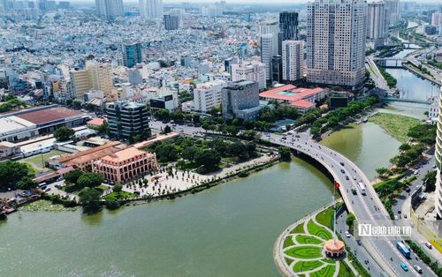 Qua hàng chục năm, Bến Cảng Nhà Rồng là chứng nhân lịch sử cho hành trình của Vị lãnh tụ đất nước.