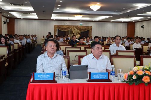 Các đại biểu tham dự Hội nghị tập huấn tại điểm cầu chính.