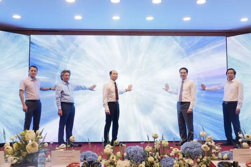 Ra mắt hai sáng kiến AI trong hỗ trợ dược lâm sàng.