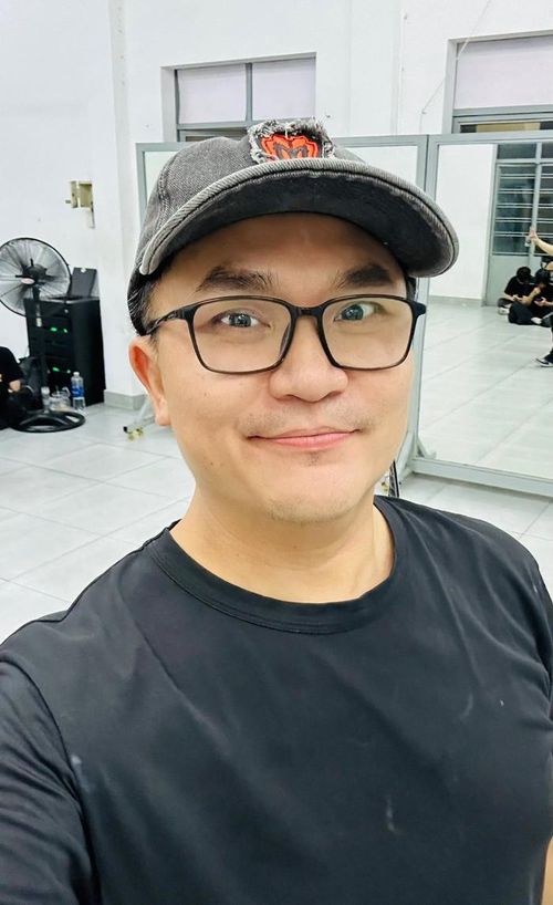 MC Đại Nghĩa từng nhiều lần bỏ tiền túi để thực hiện các hoạt động thiện nguyện , giúp người khó khăn.