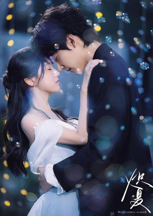 Châu Kha Vũ và Bao Thượng Ân nên duyên trong bộ phim thanh xuân được chuyển thể từ tiểu thuyết nổi tiếng. Nhân vật Chu Vãn là nữ sinh học giỏi, chấp nhận tiếp cận thiếu gia Lục Tây Kiêu để kiếm tiền chữa bệnh cho bà nội. Tình yêu nảy nở nhưng nhanh chóng tan vỡ vì hiểu lầm. Một thập kỷ sau, cả hai gặp lại tại nơi làm việc và cùng đối mặt với những bí mật xoay quanh một vụ tai nạn năm xưa. Tác phẩm khai thác mô-típ "gương vỡ lại lành" kết hợp yếu tố điều tra và trưởng thành.
