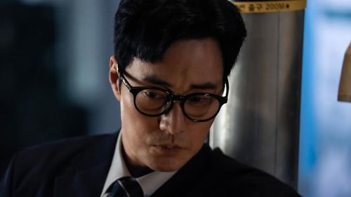 Đứng thứ hai là Agent Kim Reactivated (Đặc Vụ Kim Tái Khởi Động) với 17,38%. Phát sóng trên SBS và Netflix từ ngày 26/6, bộ phim được chuyển thể từ webtoon nổi tiếng Manager Kim. Nội dung kể về Kim Do-hyeon (So Ji-sub), cựu đặc vụ hàng đầu đã giải nghệ để sống cuộc đời bình thường. Khi con gái bị bắt cóc, ông buộc phải tái kích hoạt những kỹ năng từng bị gác lại, hợp tác với hai ông bố từng là đặc vụ để giải cứu con và đối đầu tổ chức tội phạm.