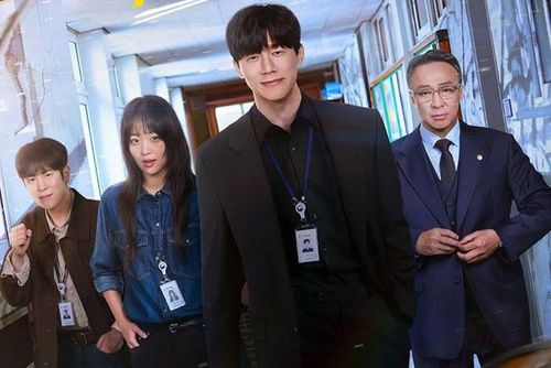 Xếp ở vị trí thứ ba với 16,41% là Teach You A Lesson (Bài Học Đáng Đời). Được chuyển thể từ webtoon Get Schooled, bộ phim khai thác chủ đề bạo lực học đường và những vấn đề trong môi trường giáo dục hiện đại. Câu chuyện theo chân các thanh tra thuộc Cục Bảo vệ Quyền Sư phạm (ERPB), lực lượng được trao quyền xử lý những vụ việc vượt ngoài khả năng của nhà trường bằng các biện pháp cứng rắn nhằm lập lại trật tự.
