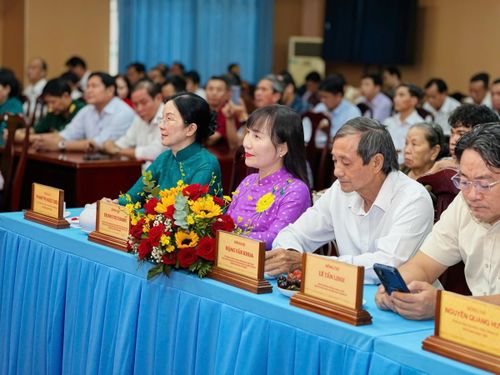 Các đại biểu tham dự chương trình