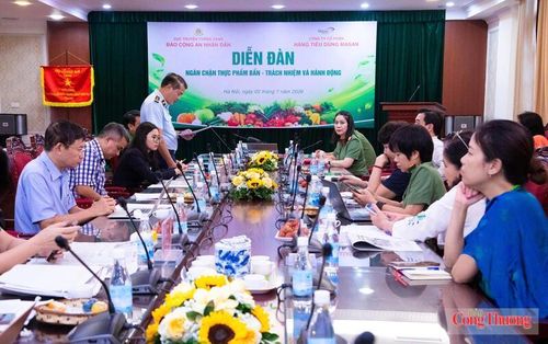 Diễn đàn “Ngăn chặn thực phẩm bẩn - Trách nhiệm và hành động” do Báo Công an nhân dân phối hợp cùng Công ty CP hàng tiêu dùng Masan tổ chức vào sáng 2/7. Ảnh: TH