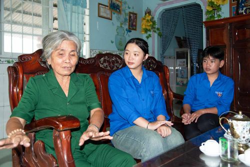 “Không được để thương binh bị thương lần hai là nhiệm vụ của thanh niên xung phong ngày ấy”, bà Nga kể.