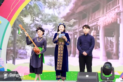 Trình diễn trang phục truyền thống các dân tộc tại Ngày hội Thanh thiếu nhi dân tộc, tôn giáo năm 2026.