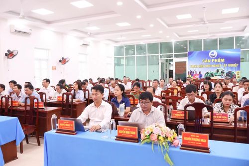 Các đại biểu dự hội nghị.