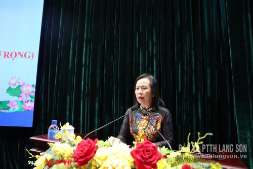 Đồng chí Đoàn Thị Hậu, Phó Bí thư Thường trực Tỉnh ủy, Chủ tịch HĐND tỉnh, Bí thư Đảng ủy CCQ Đảng tỉnh phát biểu tại hội nghị