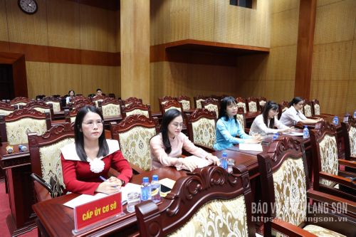 Các đại biểu dự hội nghị