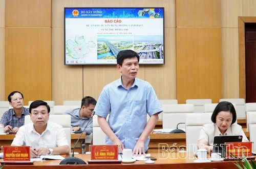 Thứ trưởng Bộ Xây dựng Lê Anh Tuấn phát biểu tại buổi làm việc.