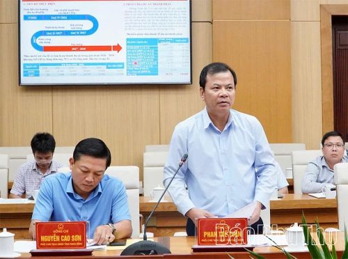 Phó Chủ tịch UBND tỉnh Bắc Ninh Phan Thế Tuấn phát biểu tại buổi làm việc.