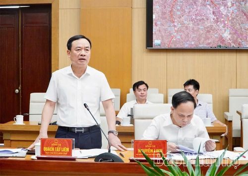Phó Chủ tịch UBND tỉnh Quách Tất Liêm phát biểu tại buổi làm việc.