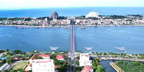 "Hòn ngọc" Bảo Ninh nhìn từ phía bên kia sông Nhật Lệ - Ảnh: H.Tr