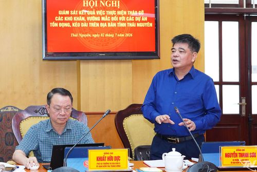 Thành viên Tổ giám sát của Ủy ban Kiểm tra Trung ương phát biểu tại hội nghị.