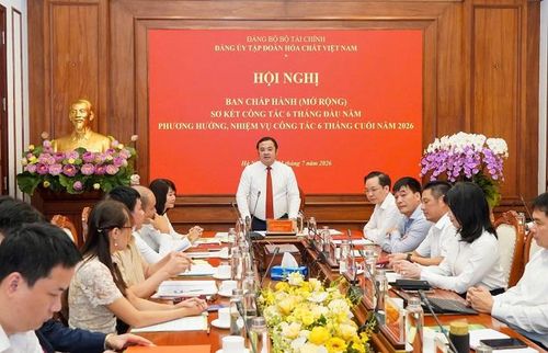 Đồng chí Phùng Quang Hiệp, Bí thư Đảng ủy, Chủ tịch HĐTV Tập đoàn, yêu cầu cấp ủy, lãnh đạo các đơn vị cụ thể hóa kết luận Hội nghị thành chương trình, kế hoạch hành động với quyết tâm cao