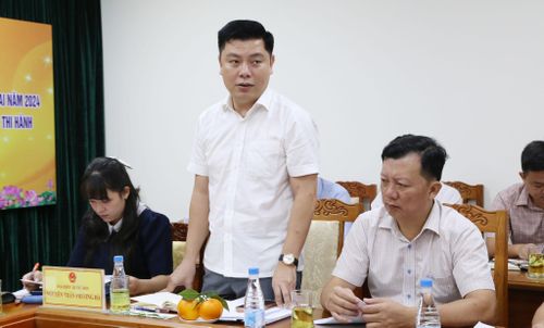 Giám đốc Trung tâm Phát triển quỹ đất TP. Đồng Nai Nguyễn Cao Tài báo cáo tại buổi làm việc. Ảnh: Văn Dũng