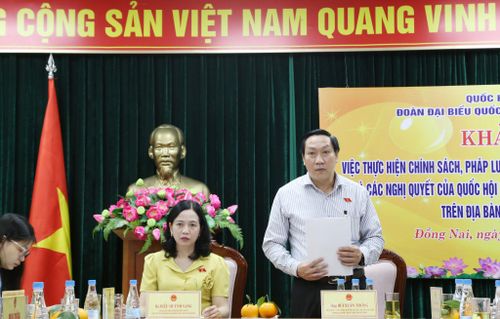 Phó Trưởng đoàn chuyên trách Đoàn ĐBQH TP. Đồng Nai Bùi Xuân Thống phát buổi tại buổi khảo sát. Ảnh: Văn Dũng
