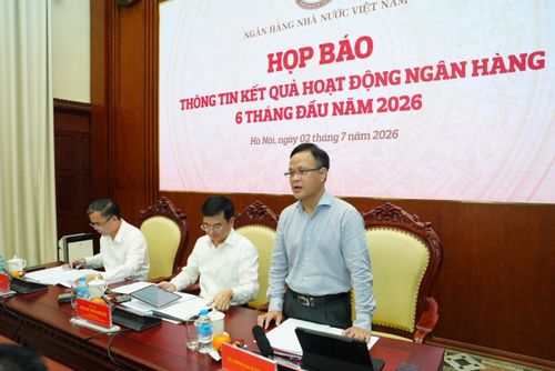 Ông Phạm Chí Quang, Vụ trưởng Vụ Chính sách tiền tệ thông tin về việc miễn "room tín dụng" với 18 dự án của Vingroup, Sun Group, Masterise. Ảnh: SBV