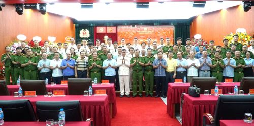 Các đại biểu tham dự Lễ mừng công Anh hùng Lực lượng vũ trang nhân dân của Phòng Trọng án.