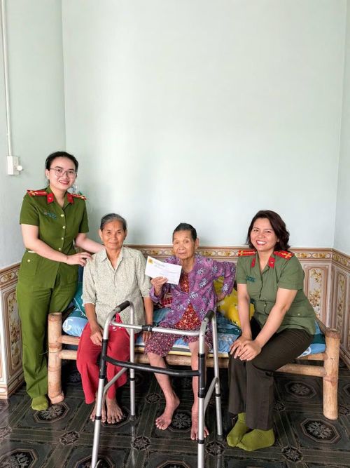 Công an phường Hòa Xuân triển khai nhiều hoạt động đền ơn đáp nghĩa, an sinh xã hội và chương trình vì cộng đồng, góp phần lan tỏa hình ảnh đẹp của người chiến sĩ Công an nhân dân.