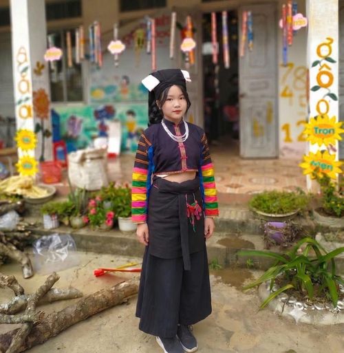Em Tô Thị Kiến, Trường Phổ thông Dân tộc nội trú tỉnh sinh ra và lớn lên ở xóm Cà Đổng, xã Cốc Pàng.