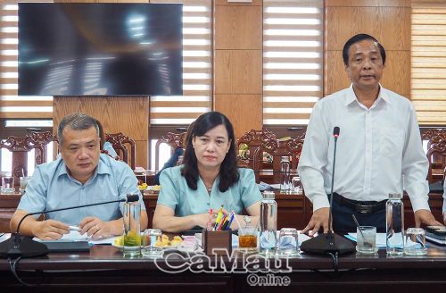 Đồng chí Võ Văn Lực, Phó Trưởng ban Thường trực Ban Tuyên giáo và Dân vận Tỉnh uỷ Cà Mau, yêu cầu chấn chỉnh và thực hiện nghiêm việc tổ chức học tập nghị quyết.
