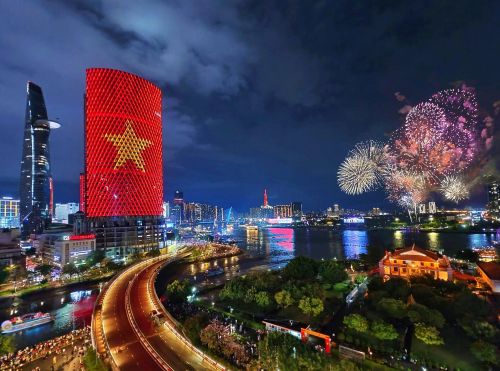 TPHCM ngày càng hiện đại, văn minh, nghĩa tình - Ảnh: Minh Quân
