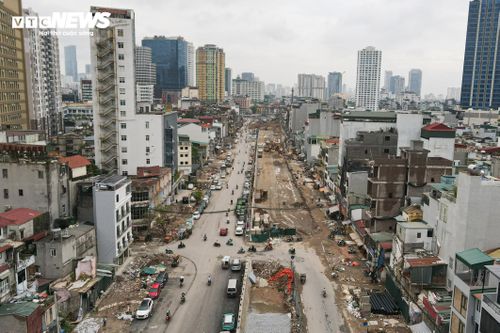Tại đoạn từ nút giao Nguyễn Chí Thanh đến nút giao Giảng Võ, khoảng 750 m của một làn đường đã hoàn thành thảm nhựa và đưa vào khai thác, góp phần giảm áp lực giao thông trên tuyến La Thành.