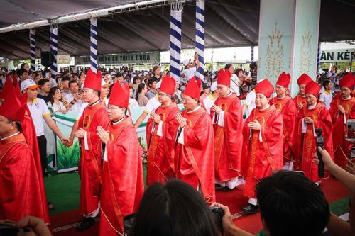 Đây là lần đầu tiên trong lịch sử Giáo hội Công giáo Việt Nam, một nghi thức tuyên phong Chân phước được cử hành ngay trên lãnh thổ Việt Nam.