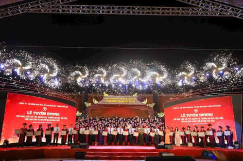 Theo Luật Thủ đô năm 2026, khoa học công nghệ và đổi mới sáng tạo là một trong những lĩnh vực được hưởng lợi trực tiếp từ các cơ chế mới của luật. Thông qua việc trao cho thành phố chủ động xây dựng và thực hiện chính sách, Luật đã tạo thêm điều kiện để hình thành hệ sinh thái đổi mới sáng tạo đồng bộ, từ các trung tâm nghiên cứu, trung tâm đổi mới sáng tạo, khu công nghệ cao đến các mô hình hỗ trợ khởi nghiệp sáng tạo và doanh nghiệp công nghệ.