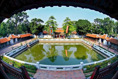 Dựa trên các yếu tố gốc cấu thành, UBND thành phố Hà Nội có thẩm quyền quy định cụ thể các biện pháp bảo quản, tu bổ và phục hồi di tích nhằm giữ gìn trọn vẹn hồn cốt của cha ông; quyết định việc bảo quản, tu bổ, phục hồi di tích quốc gia, di tích quốc gia đặc biệt sau khi tham vấn ý kiến của cơ quan quản lý nhà nước về văn hóa ở trung ương theo trình tự, thủ tục do Hội đồng Nhân dân thành phố Hà Nội quy định.